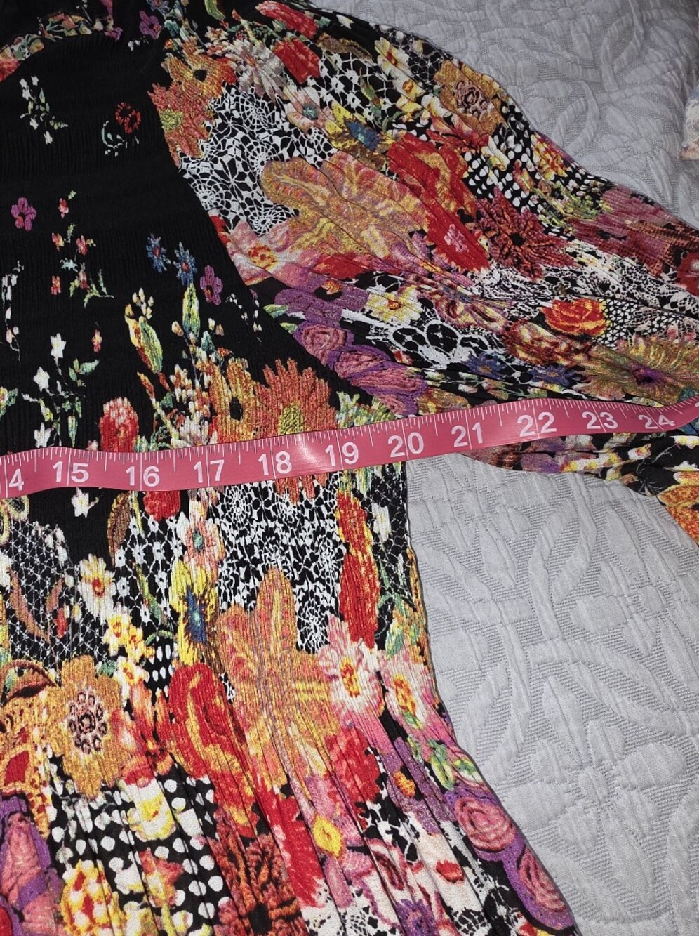 Melissa Paige Black Long-Sleeve Floral V-Neck Tunic Dress - Picture 8 of 9